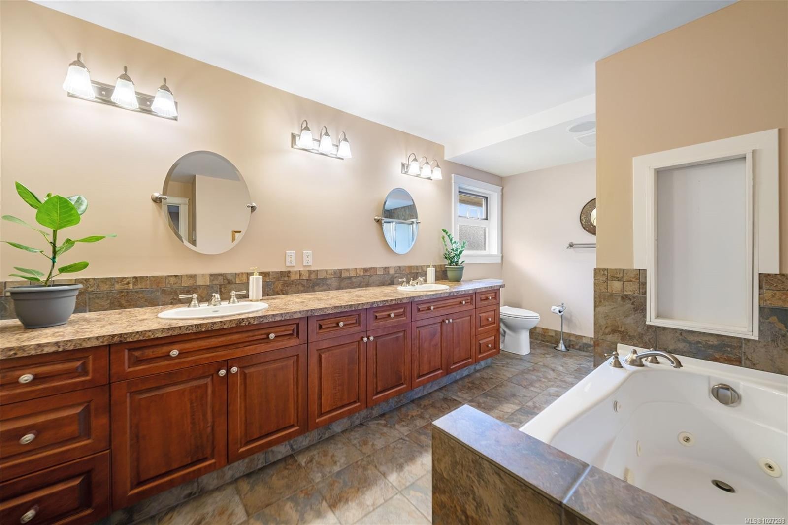 









567


Prince Robert

Dr,
View Royal,




BC
V9B 1E1

