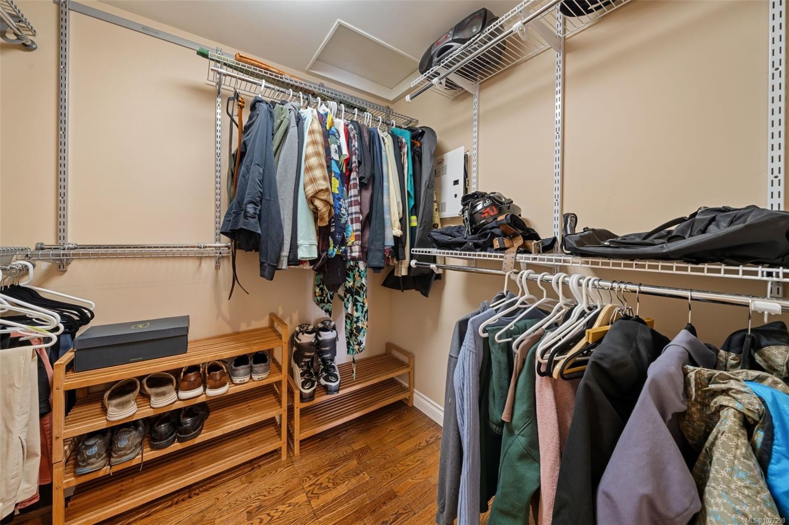 









567


Prince Robert

Dr,
View Royal,




BC
V9B 1E1

