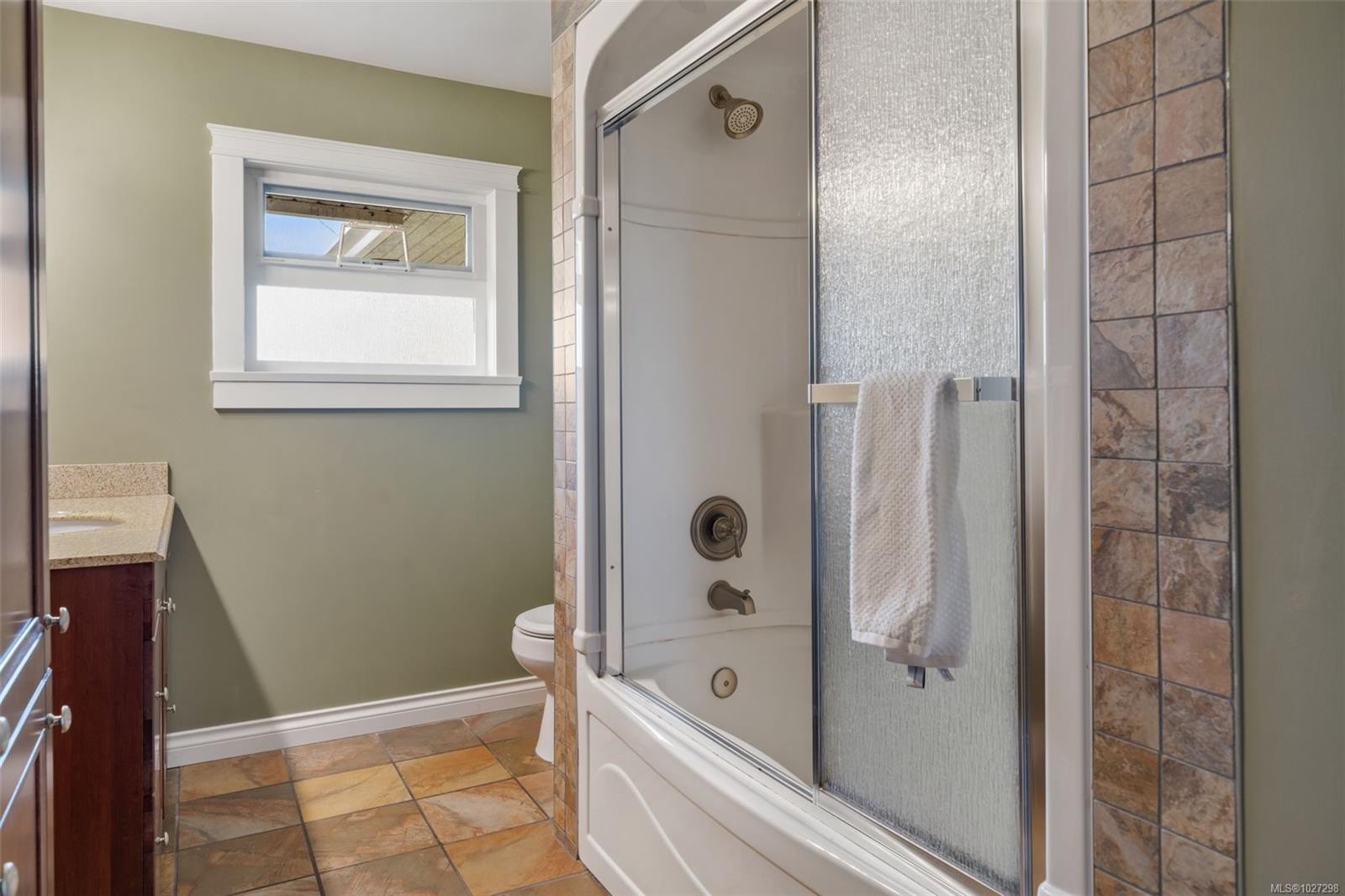 









567


Prince Robert

Dr,
View Royal,




BC
V9B 1E1

