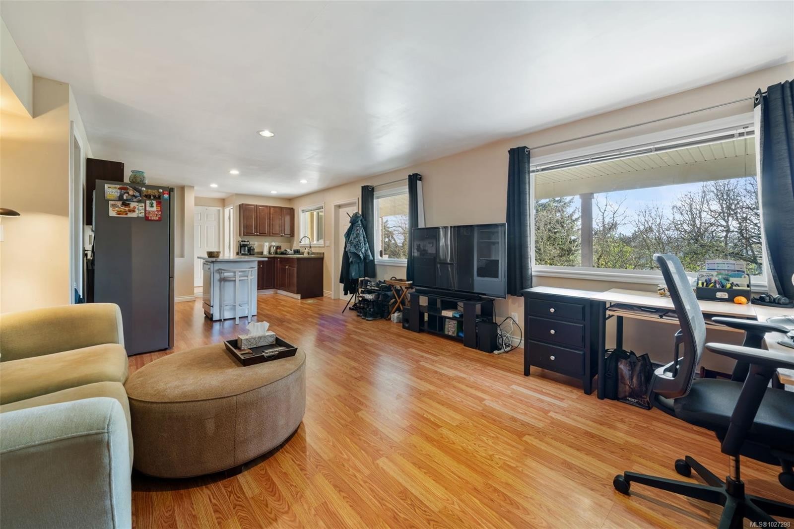 









567


Prince Robert

Dr,
View Royal,




BC
V9B 1E1

