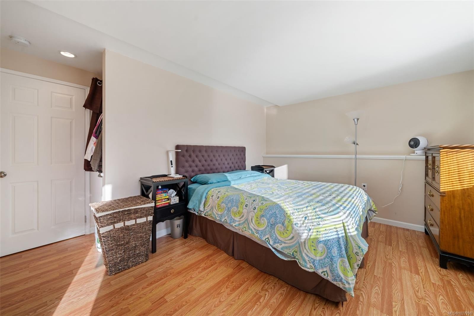 









567


Prince Robert

Dr,
View Royal,




BC
V9B 1E1

