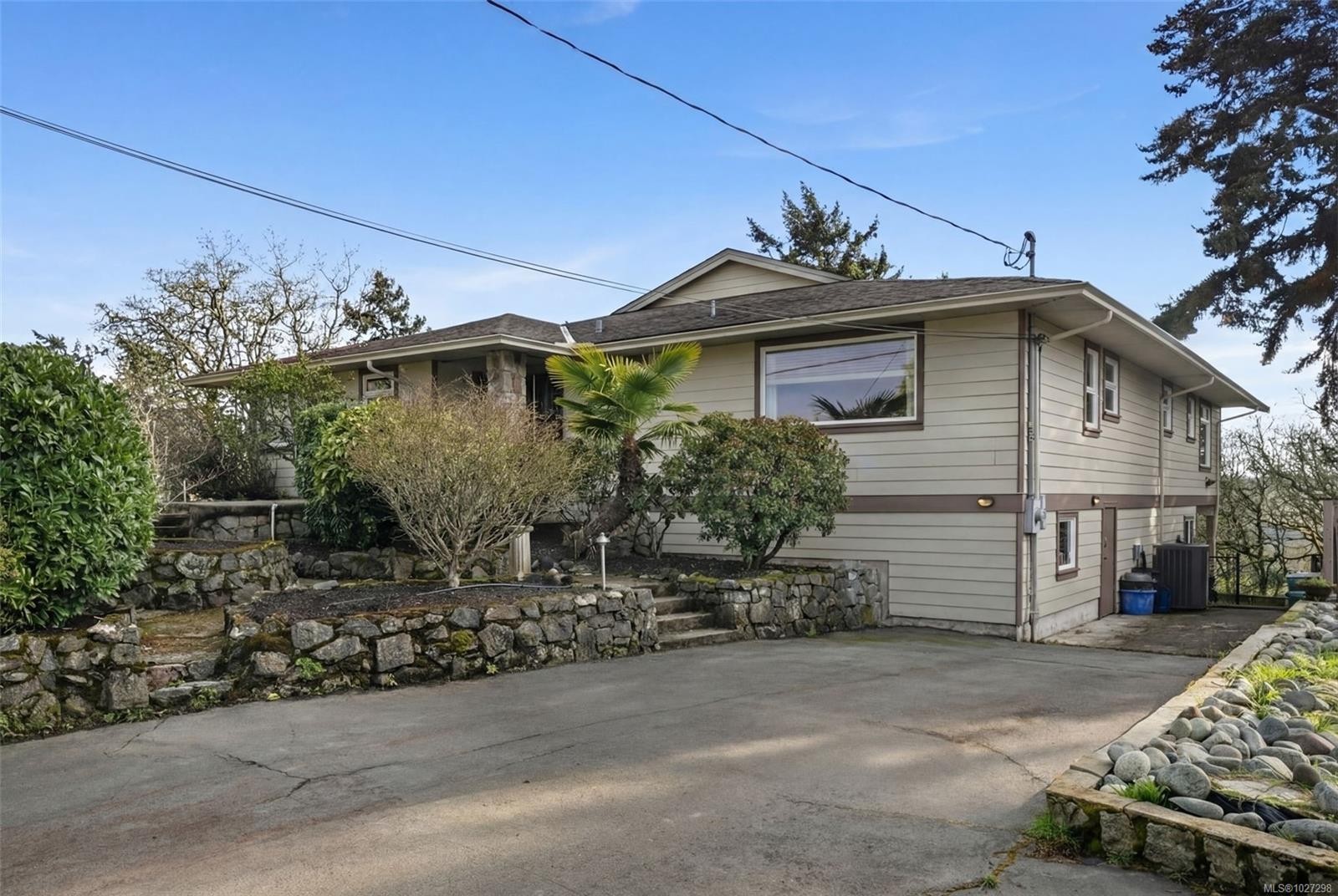 









567


Prince Robert

Dr,
View Royal,




BC
V9B 1E1

