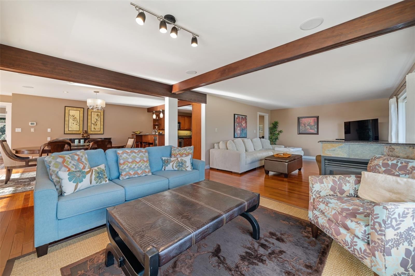 









567


Prince Robert

Dr,
View Royal,




BC
V9B 1E1

