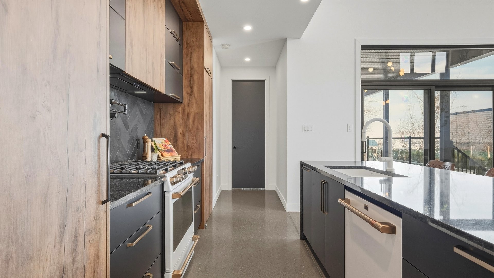 









363


Rue du Parcours

,
Varennes,




QC
J3X0E4

