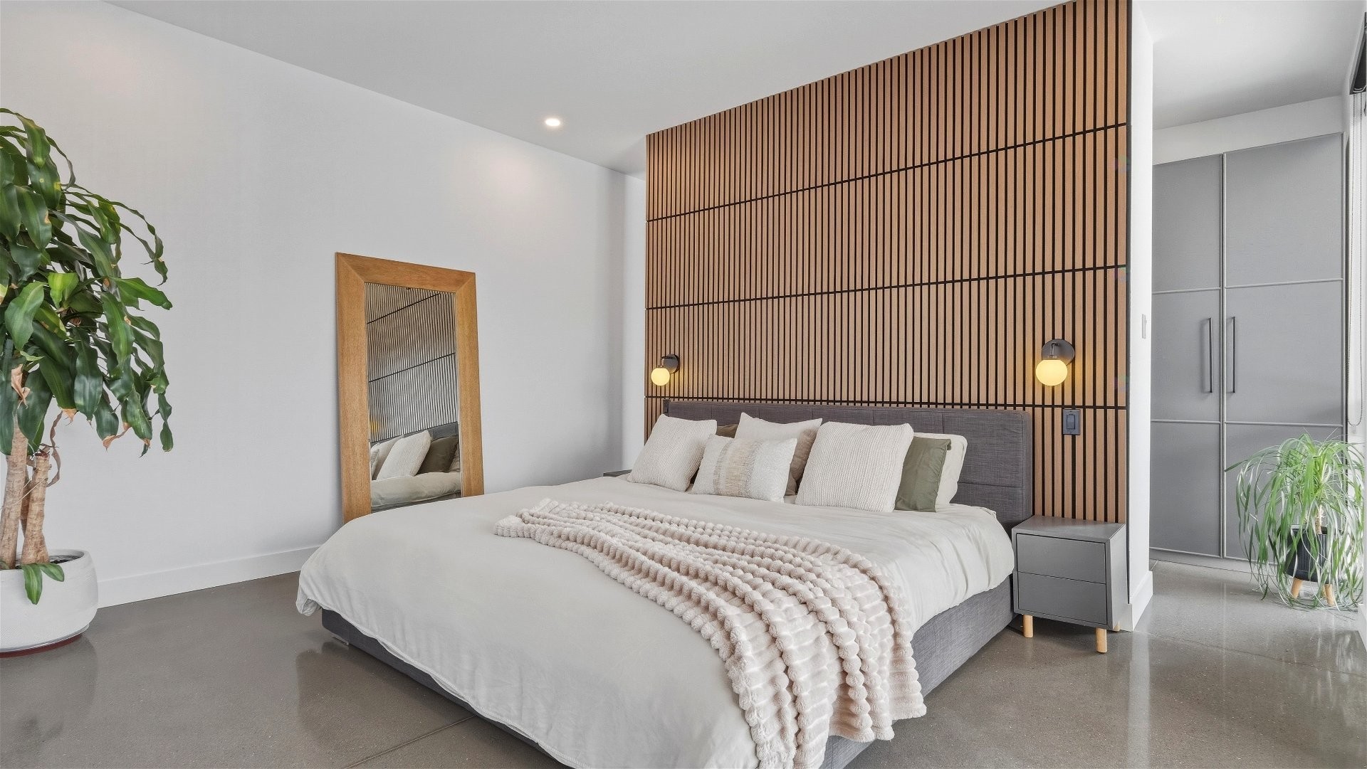 









363


Rue du Parcours

,
Varennes,




QC
J3X0E4

