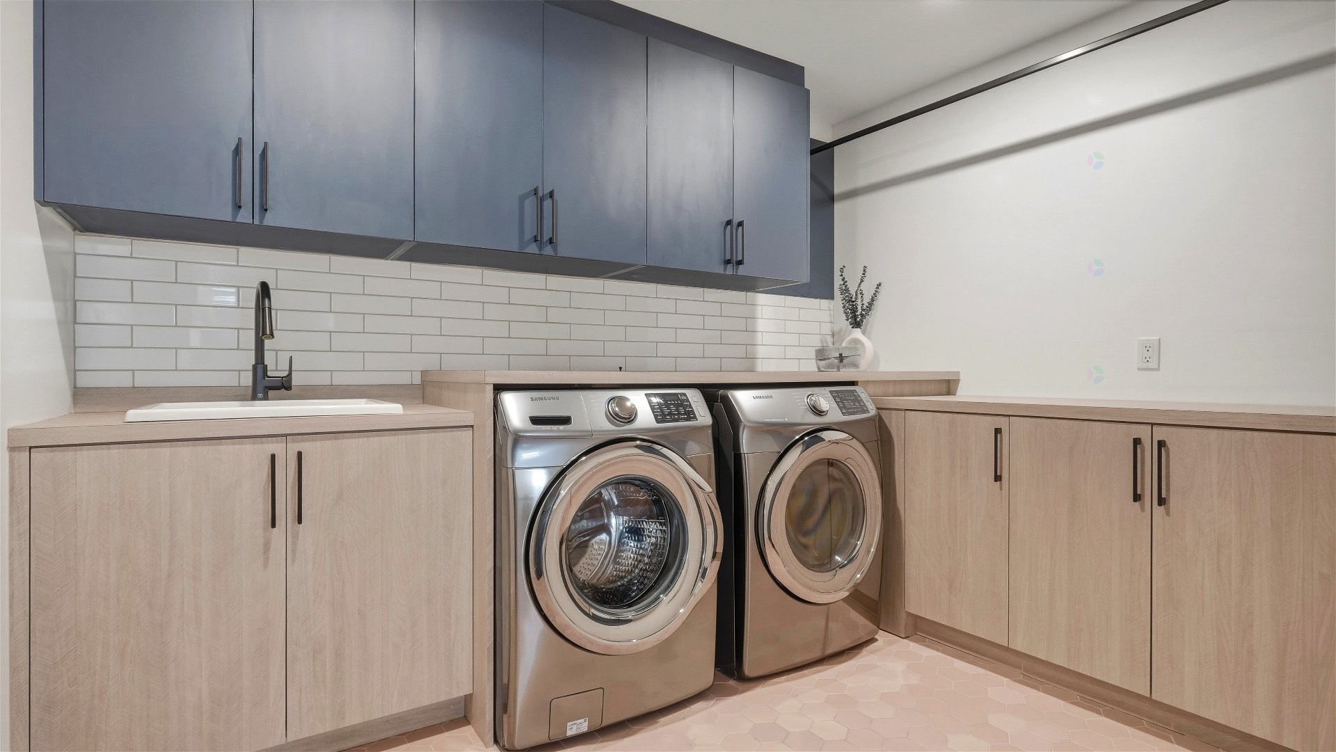 









363


Rue du Parcours

,
Varennes,




QC
J3X0E4

