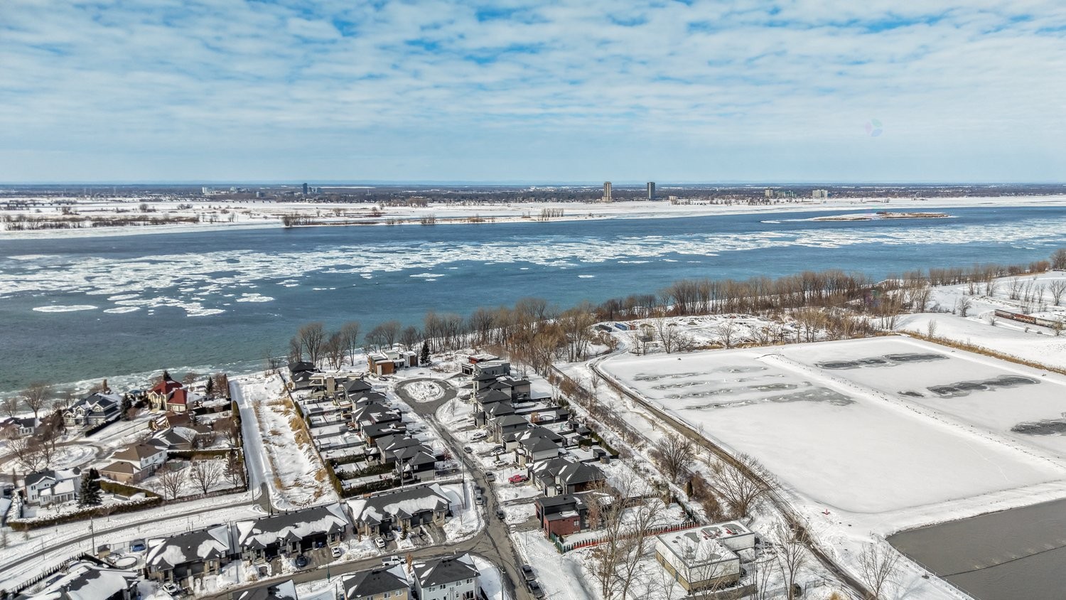 









363


Rue du Parcours

,
Varennes,




QC
J3X0E4

