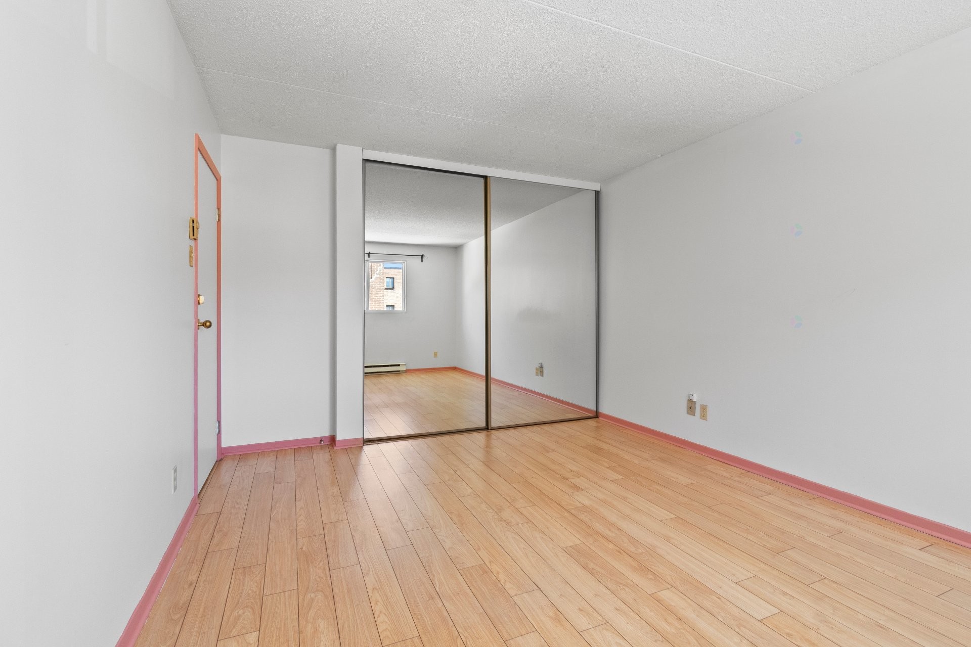 









11113


Rue Meighen

, 3,
Montréal (Pierrefonds-Roxboro),




QC
H8Y3H7

