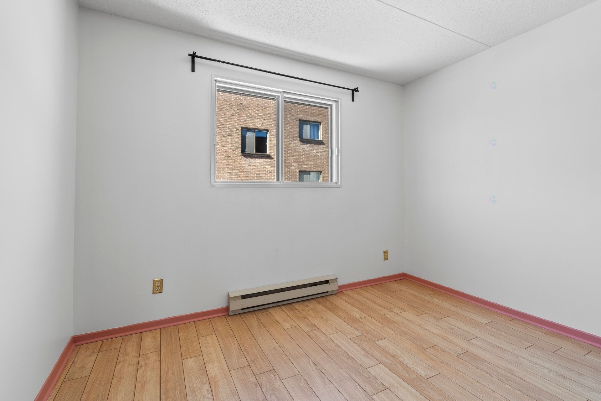 









11113


Rue Meighen

, 3,
Montréal (Pierrefonds-Roxboro),




QC
H8Y3H7

