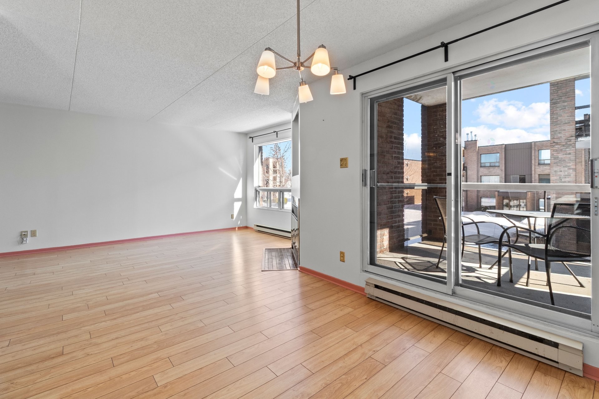 









11113


Rue Meighen

, 3,
Montréal (Pierrefonds-Roxboro),




QC
H8Y3H7

