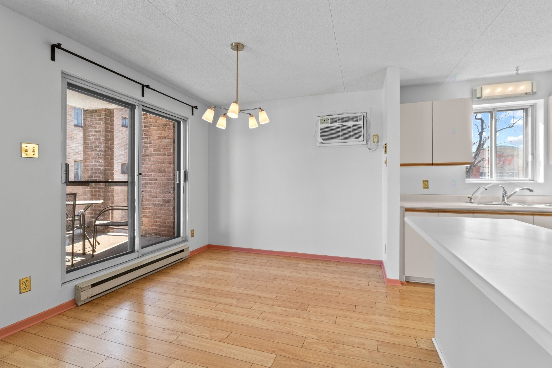 









11113


Rue Meighen

, 3,
Montréal (Pierrefonds-Roxboro),




QC
H8Y3H7

