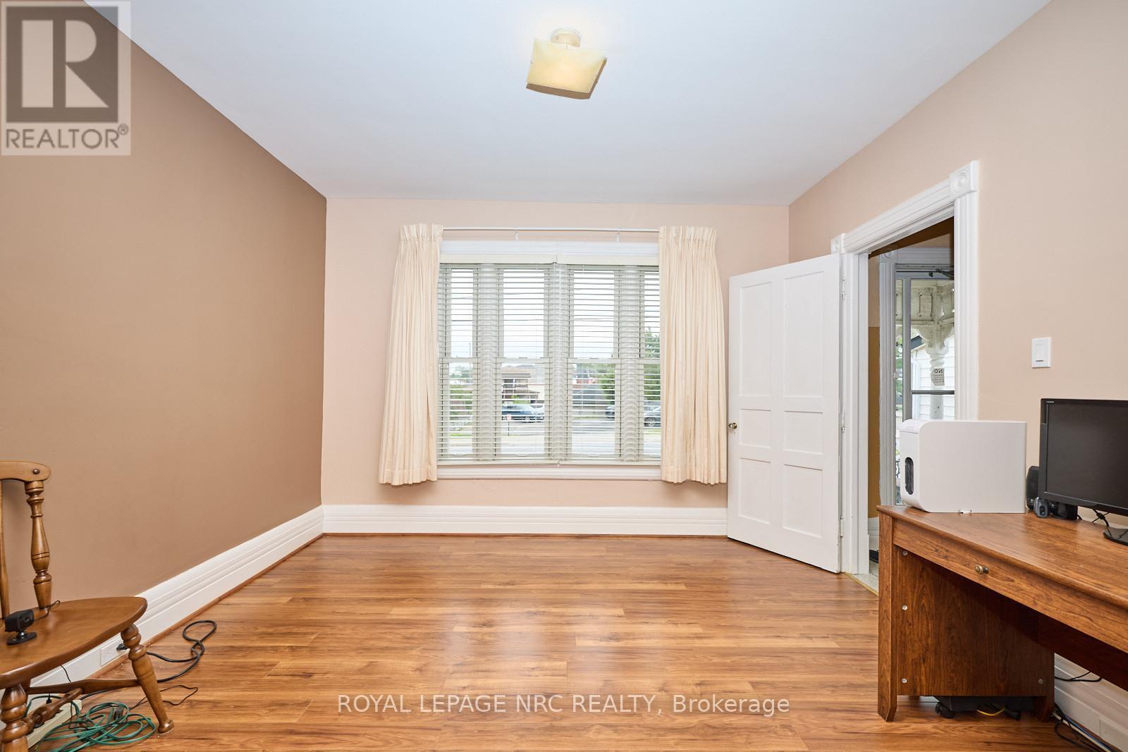 












9 PINE STREET S

,
Thorold (Thorold Downtown),




Ontario
L2V3L1

