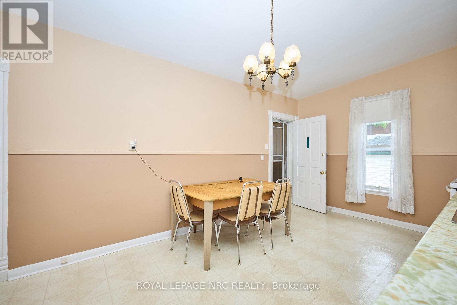 












9 PINE STREET S

,
Thorold (Thorold Downtown),




Ontario
L2V3L1

