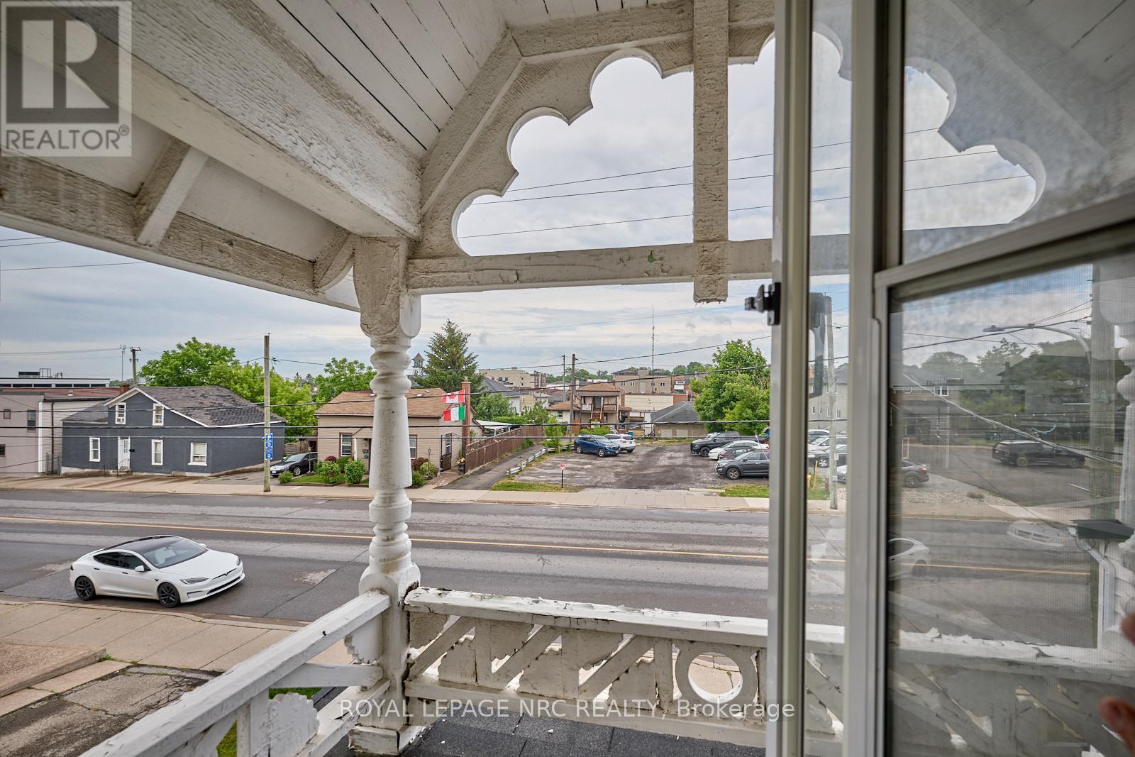 












9 PINE STREET S

,
Thorold (Thorold Downtown),




Ontario
L2V3L1

