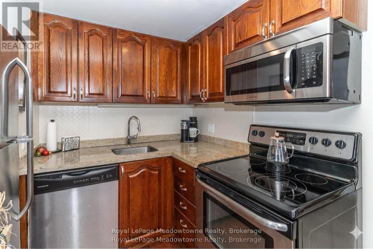 












301 - 34 DEERHURST GREENS ROAD

,
Huntsville (Chaffey),




Ontario
P1H1A9

