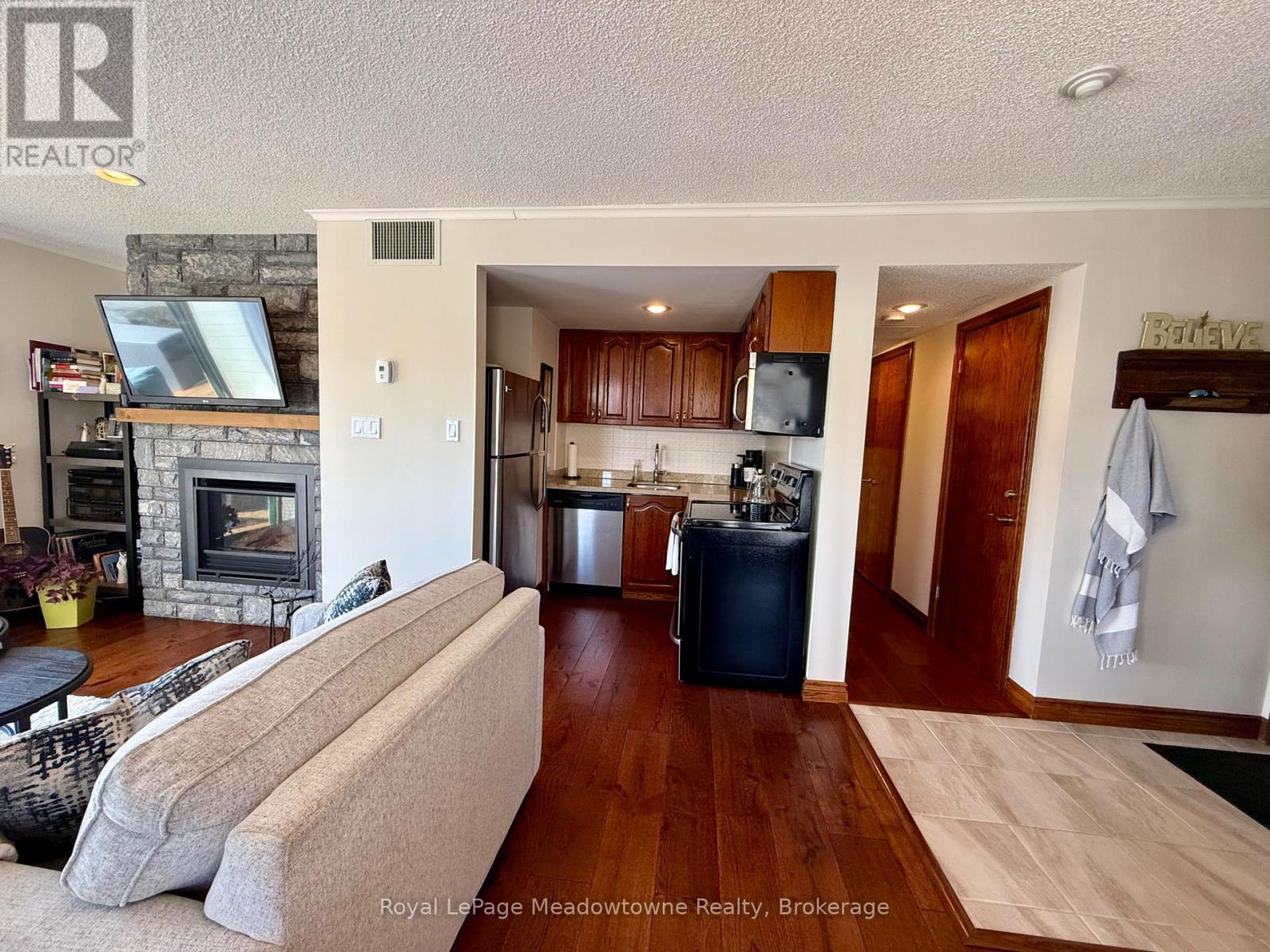 












301 - 34 DEERHURST GREENS ROAD

,
Huntsville (Chaffey),




Ontario
P1H1A9

