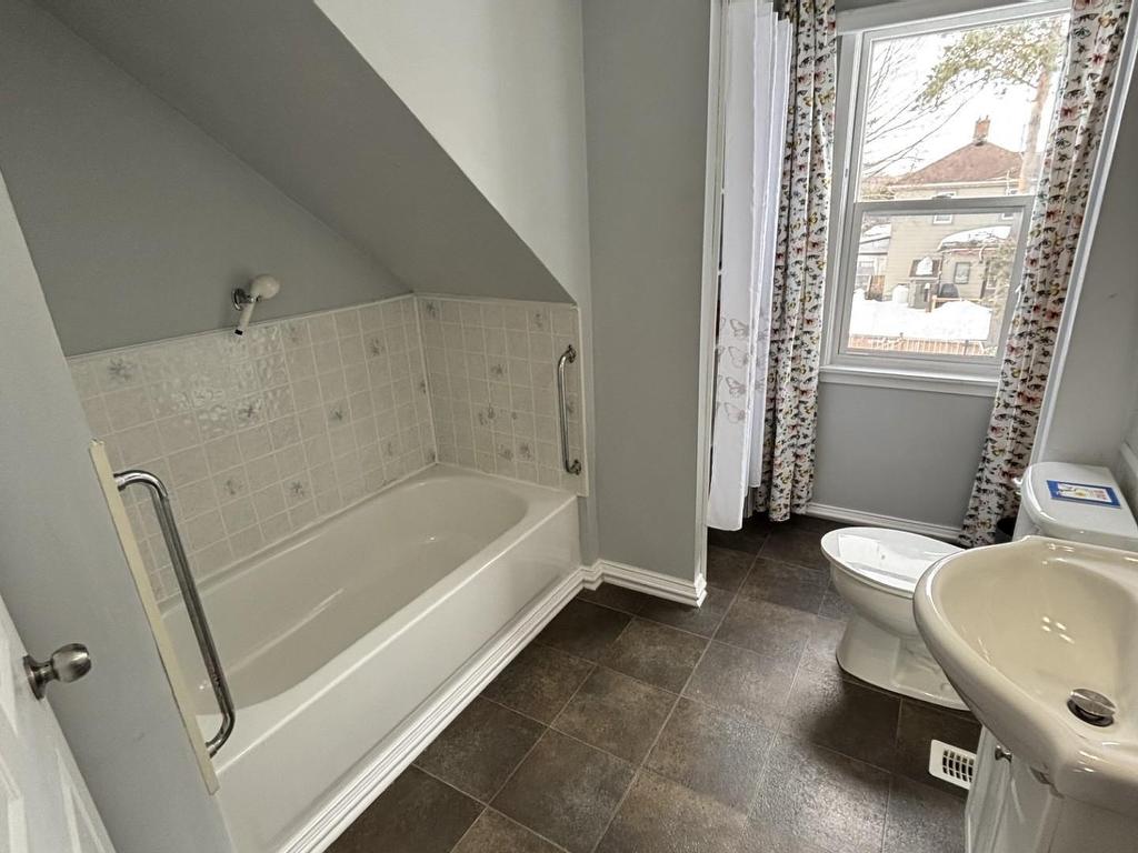












50 Pierce Street

,
North Sydney,




NS
B2A 1M9

