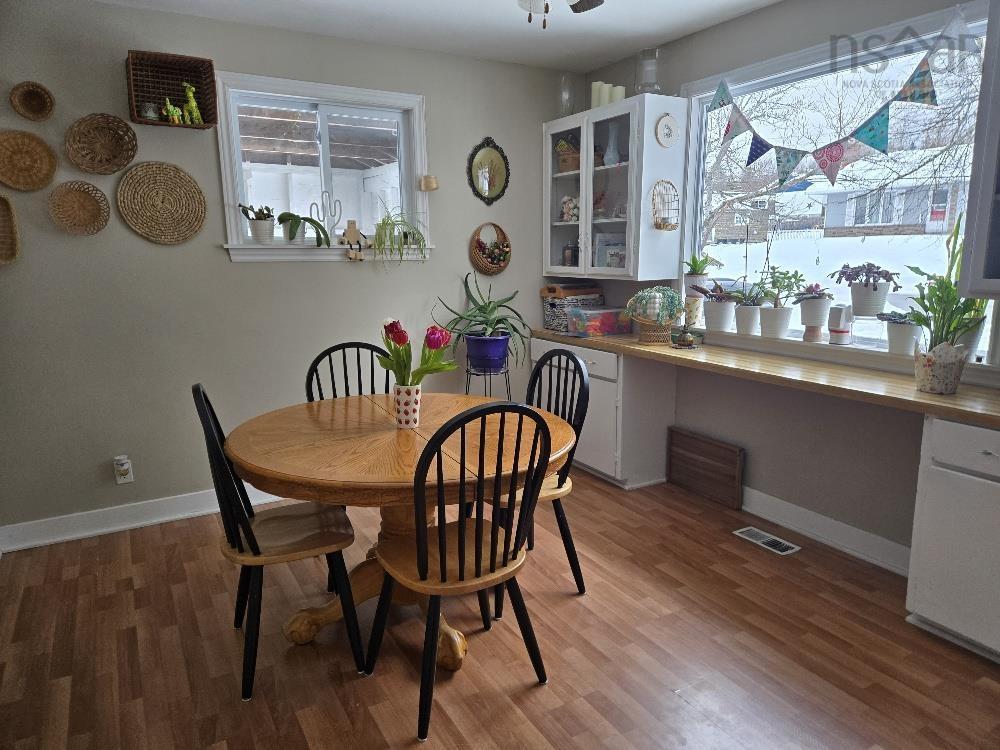 












95 Higgins St

,
Truro,




NS
B2N 2L6

