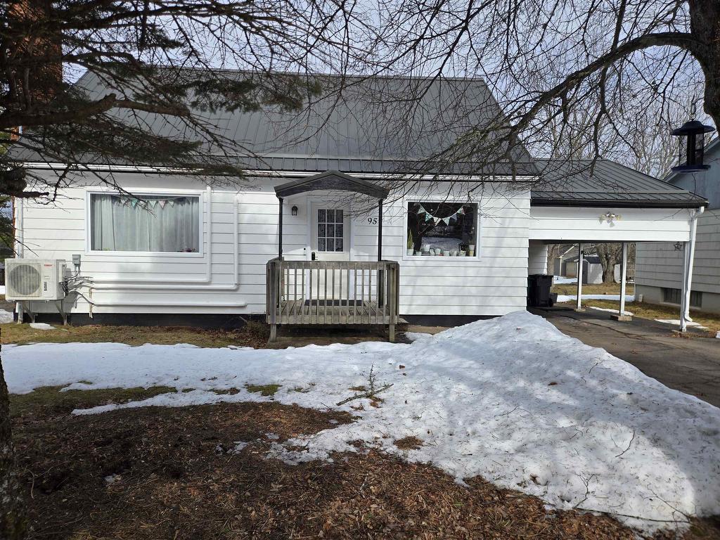 












95 Higgins St

,
Truro,




NS
B2N 2L6

