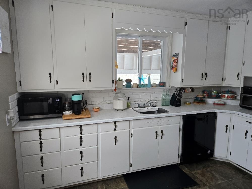 












95 Higgins St

,
Truro,




NS
B2N 2L6

