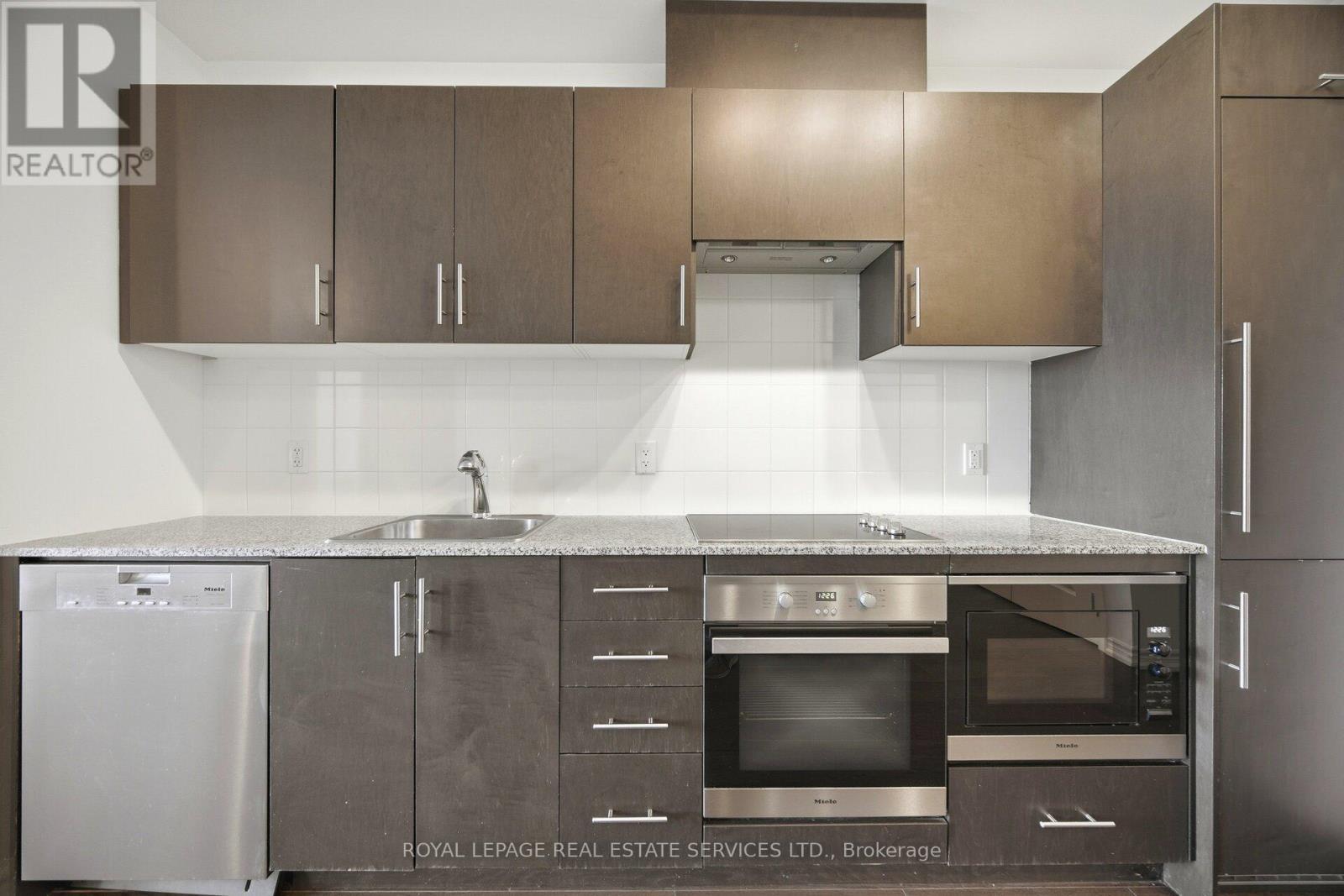 












602 - 23 GLEBE ROAD W

,
Toronto,




Ontario
M5P0A1

