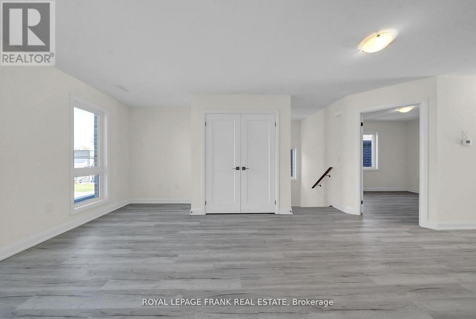 












327 ANDERSON AVENUE

,
Oshawa (McLaughlin),




Ontario
L1J2N8

