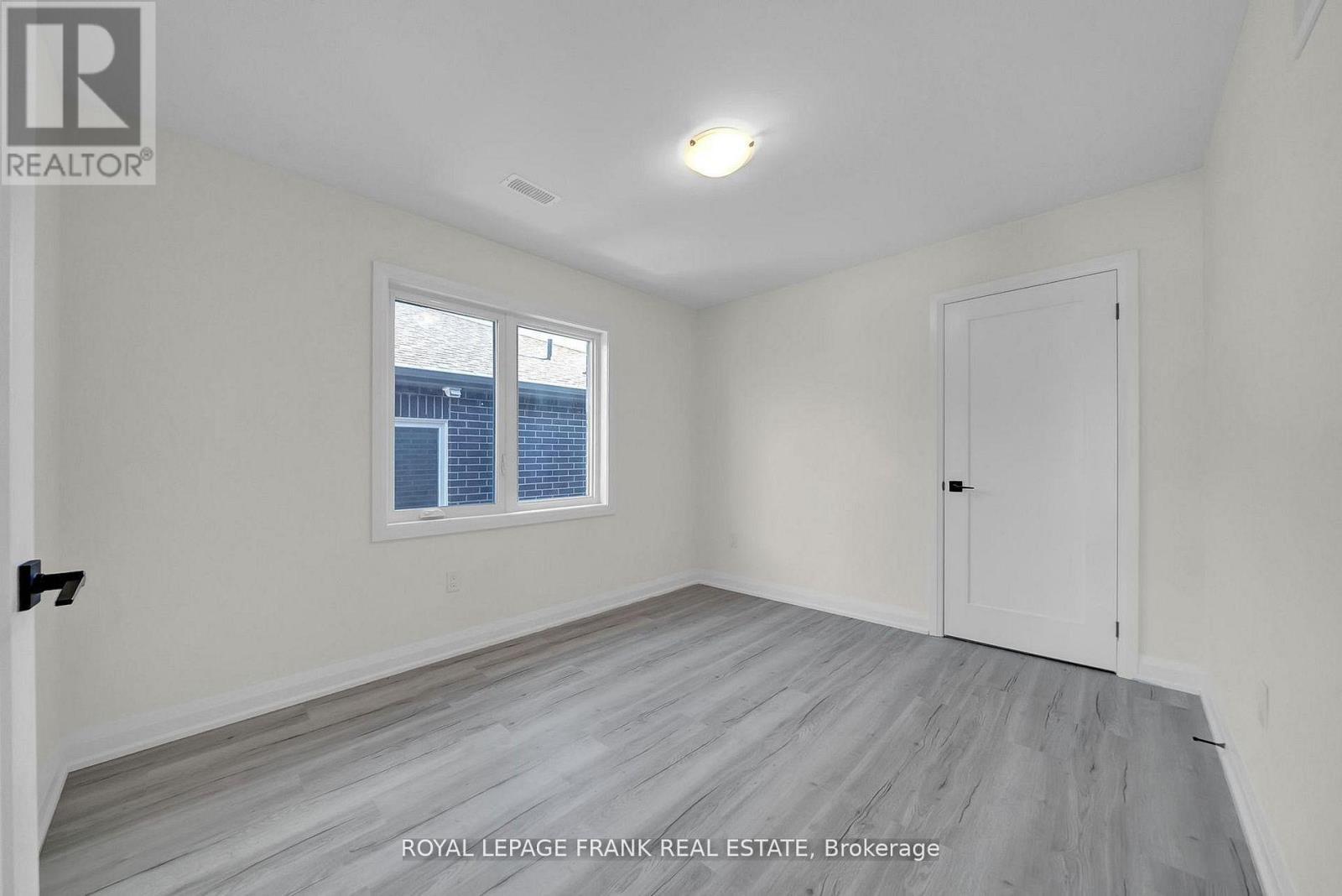 












327 ANDERSON AVENUE

,
Oshawa (McLaughlin),




Ontario
L1J2N8

