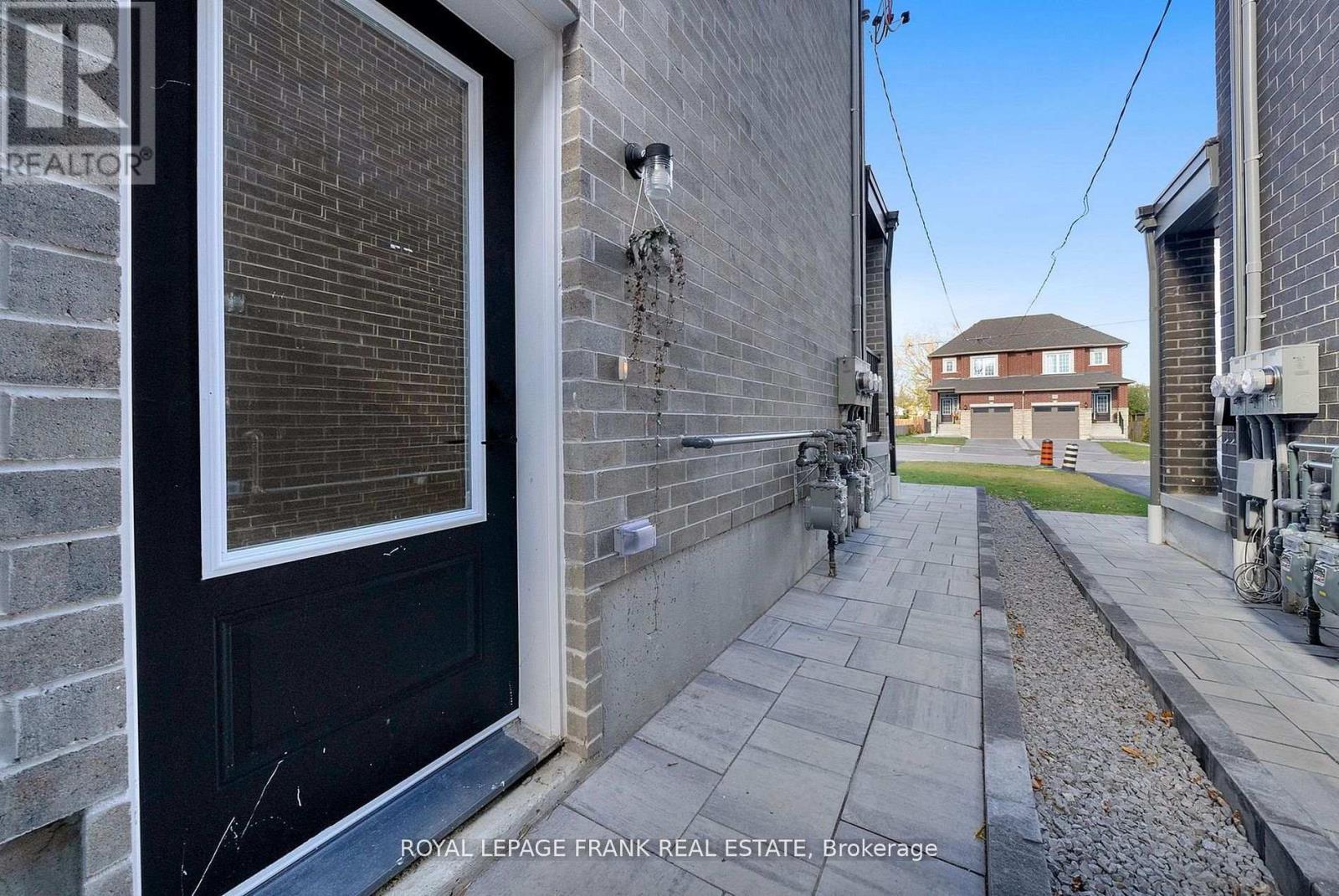 












327 ANDERSON AVENUE

,
Oshawa (McLaughlin),




Ontario
L1J2N8

