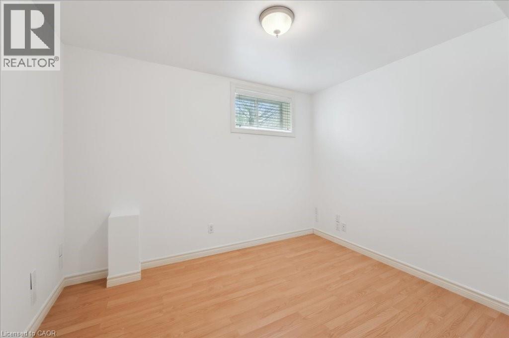 












23 MOUNT ROYAL Place

,
Cambridge,




Ontario
N1S5B1

