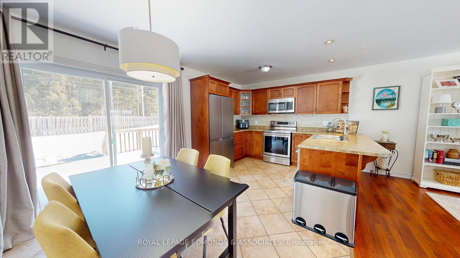 












2001 SANDSTONE CRESCENT

,
Petawawa,




Ontario
K8H0B2

