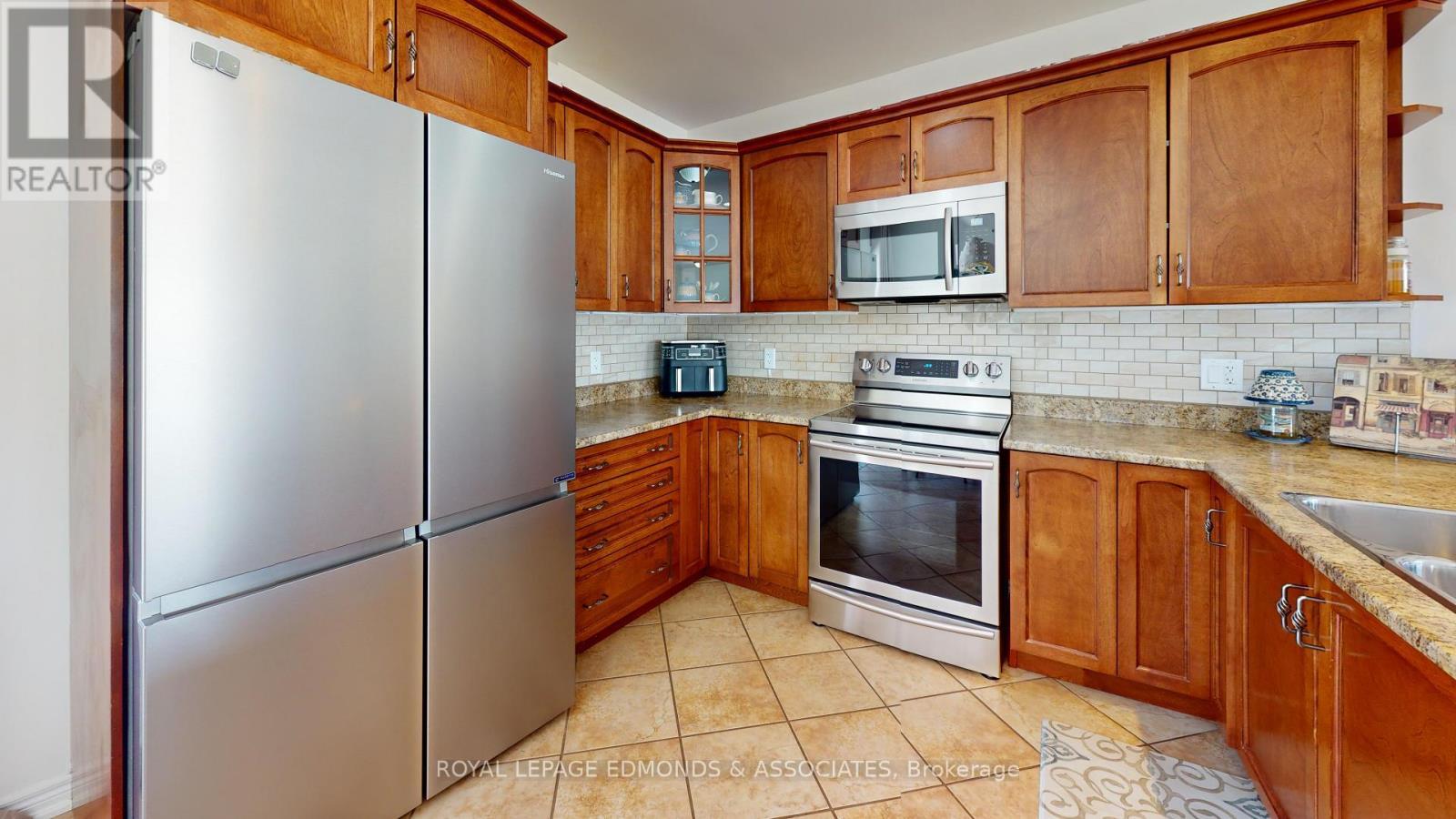 












2001 SANDSTONE CRESCENT

,
Petawawa,




Ontario
K8H0B2

