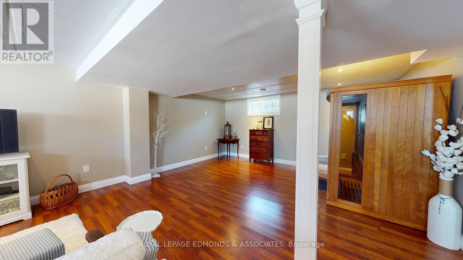 












2001 SANDSTONE CRESCENT

,
Petawawa,




Ontario
K8H0B2

