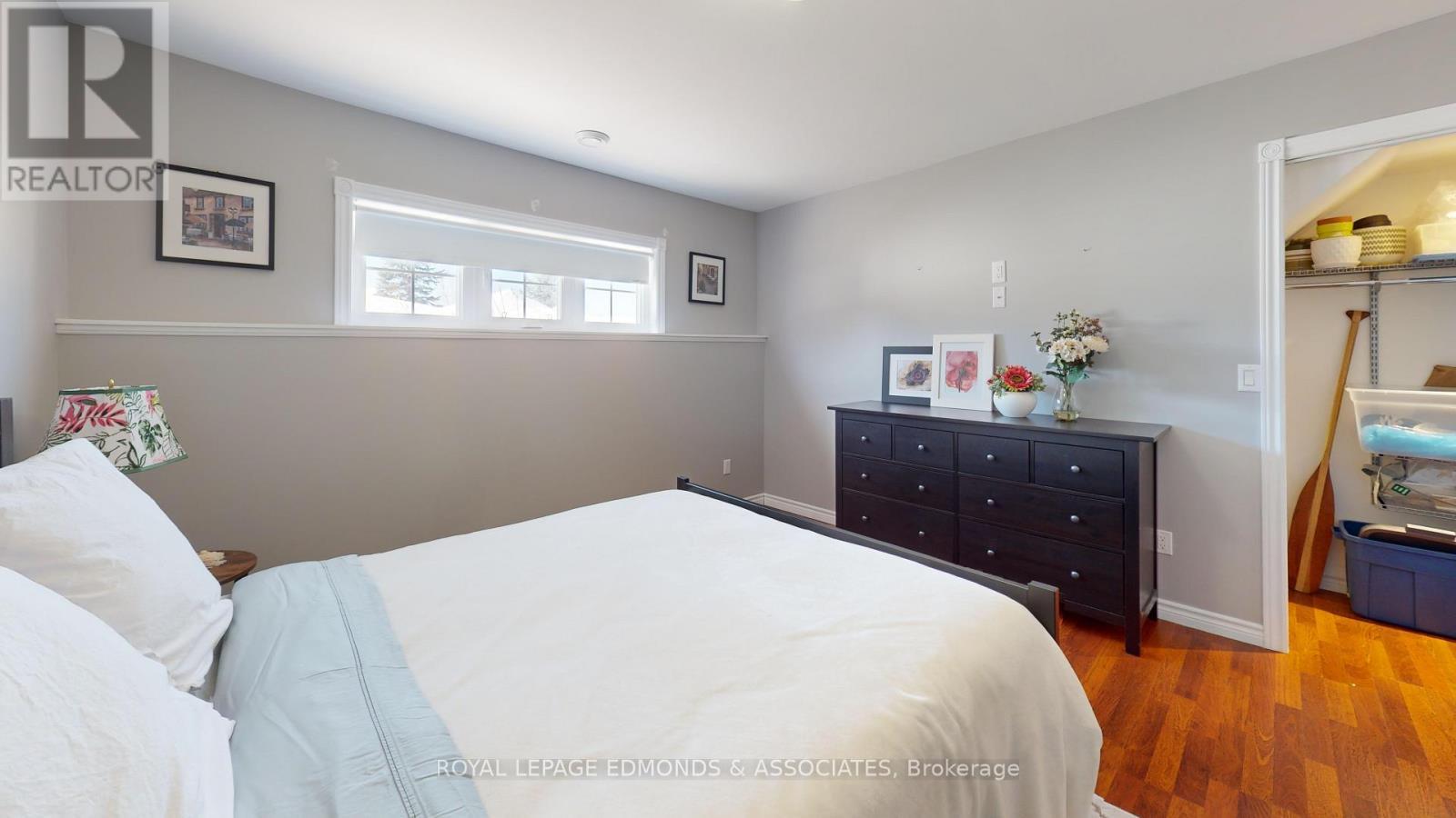 












2001 SANDSTONE CRESCENT

,
Petawawa,




Ontario
K8H0B2

