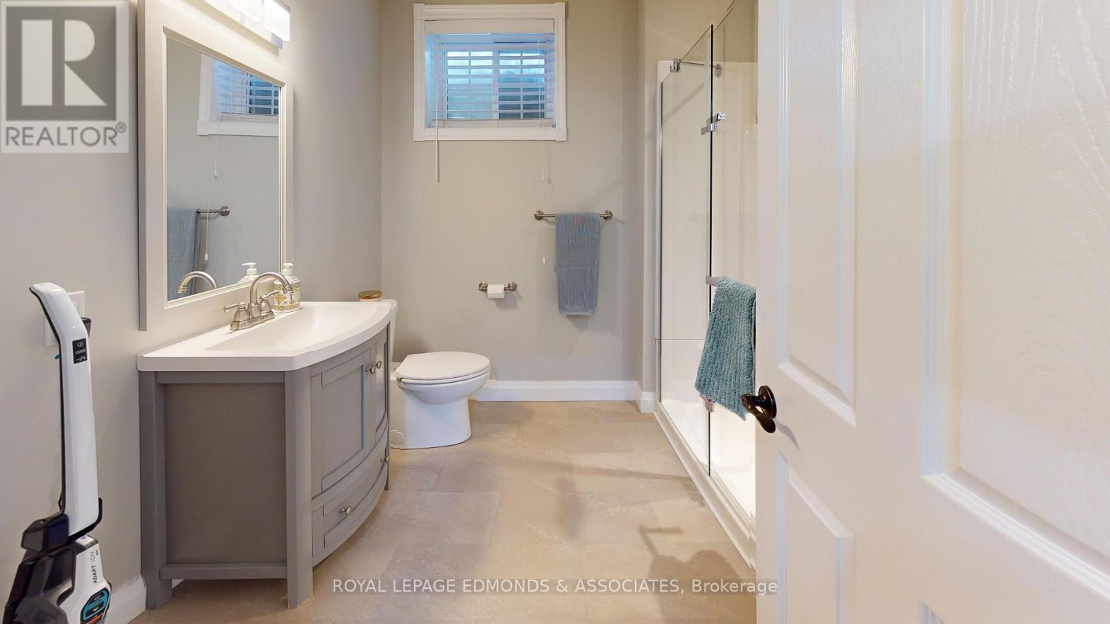 












2001 SANDSTONE CRESCENT

,
Petawawa,




Ontario
K8H0B2

