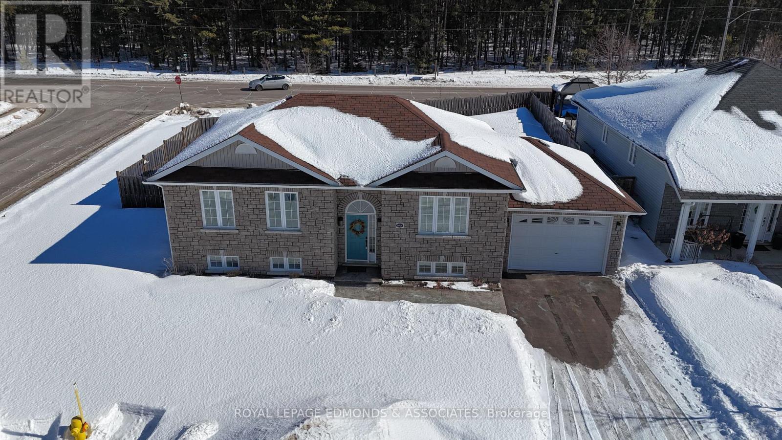 












2001 SANDSTONE CRESCENT

,
Petawawa,




Ontario
K8H0B2

