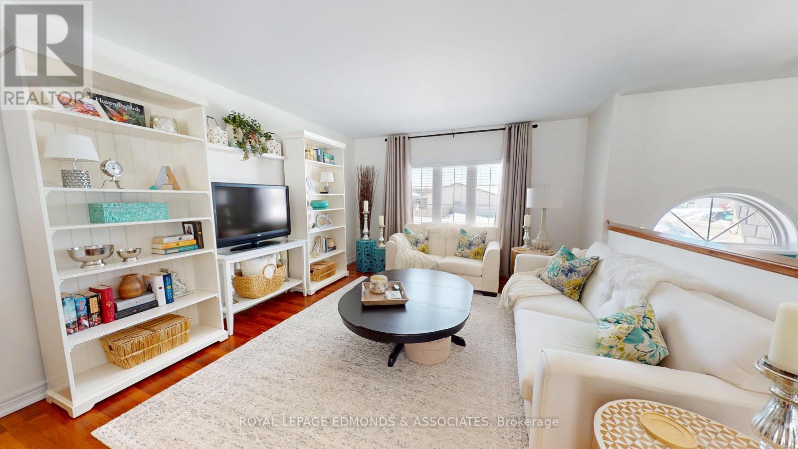 












2001 SANDSTONE CRESCENT

,
Petawawa,




Ontario
K8H0B2

