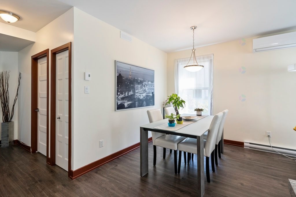 









24


Rue Hanson

,
Gatineau (Hull),




QC
J8Y3M5

