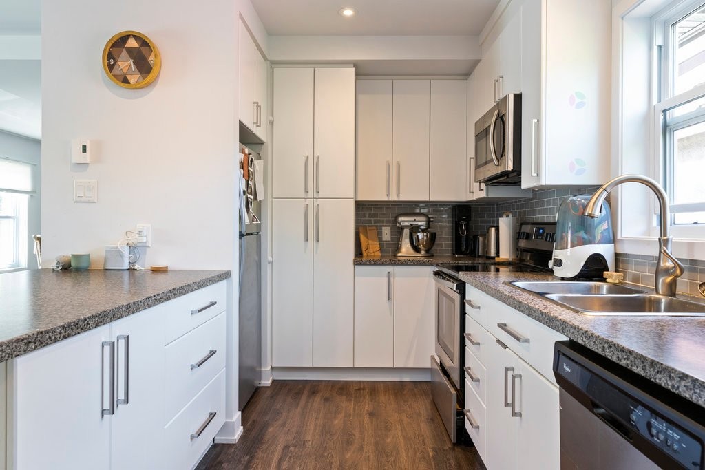 









24


Rue Hanson

,
Gatineau (Hull),




QC
J8Y3M5

