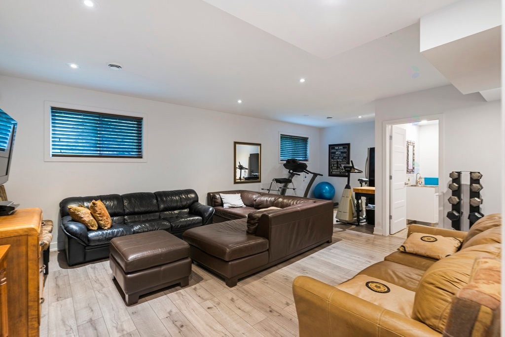 









24


Rue Hanson

,
Gatineau (Hull),




QC
J8Y3M5

