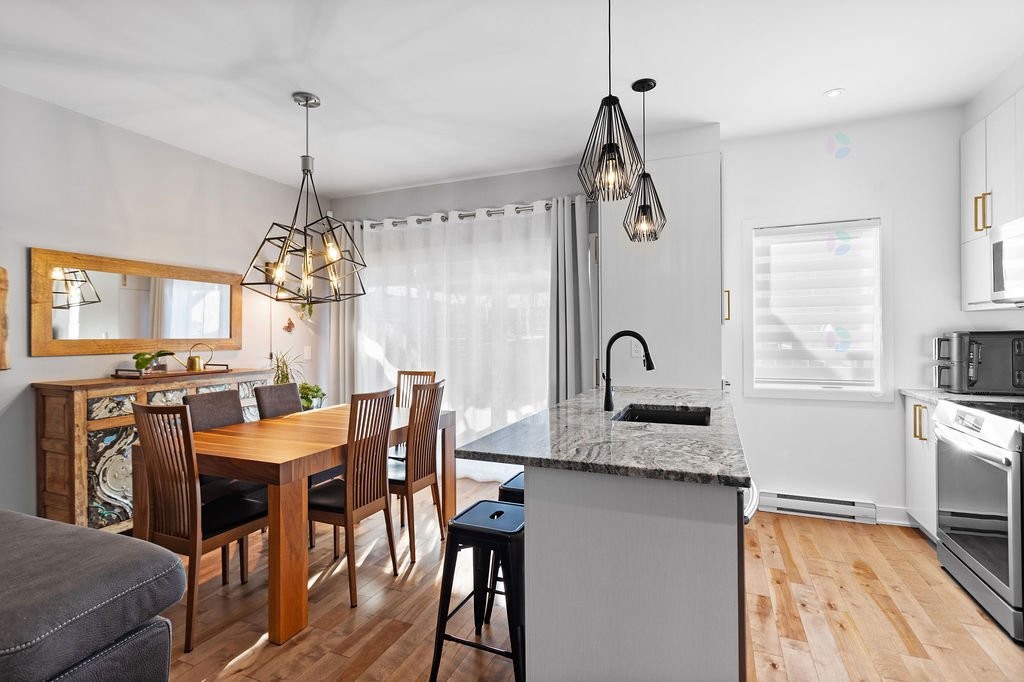 









1966


Rue Philippe-Dolbec

,
Laval (Sainte-Rose),




QC
H7L0J6

