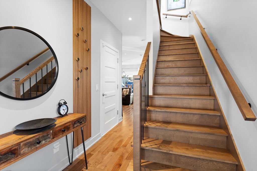 









1966


Rue Philippe-Dolbec

,
Laval (Sainte-Rose),




QC
H7L0J6

