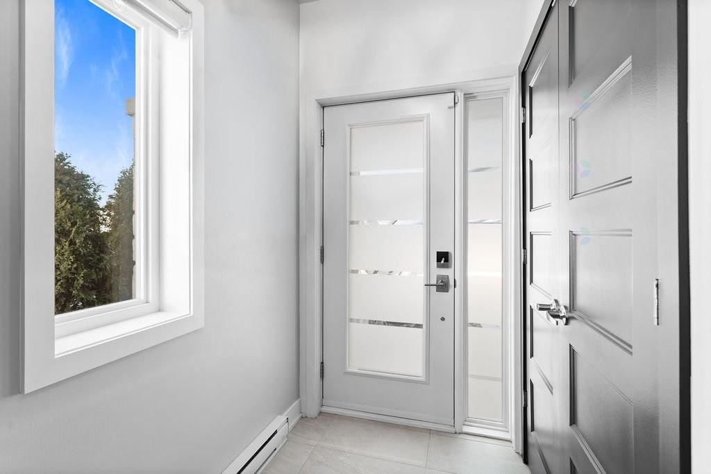 









1966


Rue Philippe-Dolbec

,
Laval (Sainte-Rose),




QC
H7L0J6

