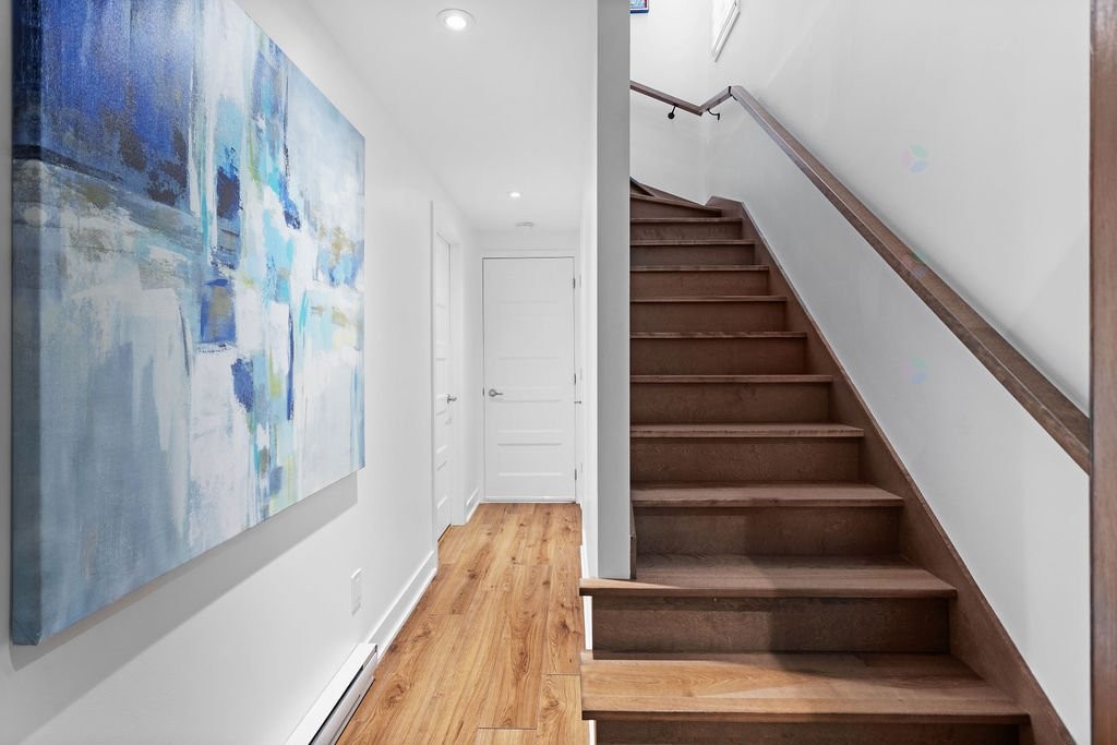 









1966


Rue Philippe-Dolbec

,
Laval (Sainte-Rose),




QC
H7L0J6

