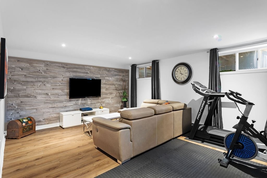 









1966


Rue Philippe-Dolbec

,
Laval (Sainte-Rose),




QC
H7L0J6

