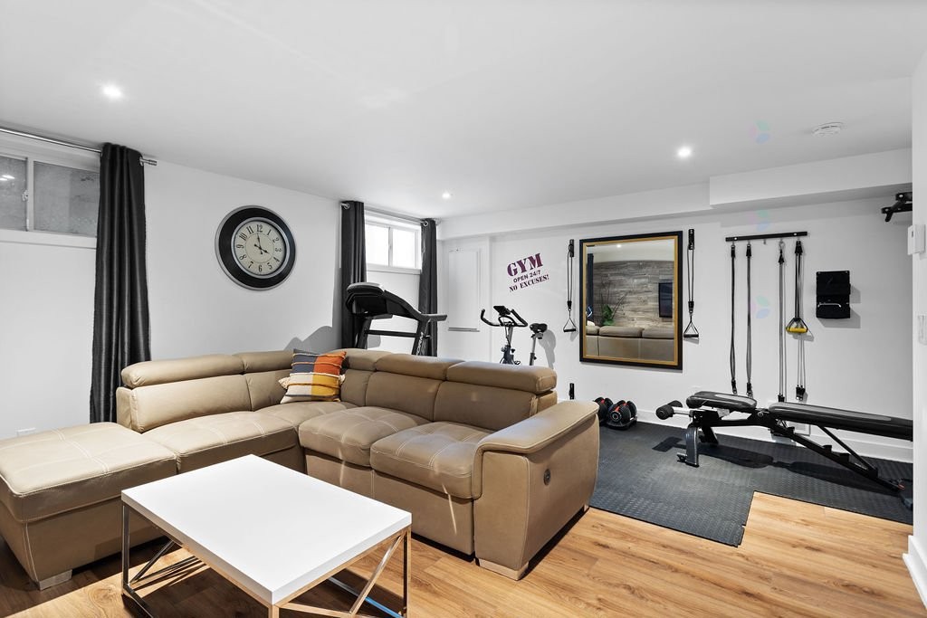 









1966


Rue Philippe-Dolbec

,
Laval (Sainte-Rose),




QC
H7L0J6

