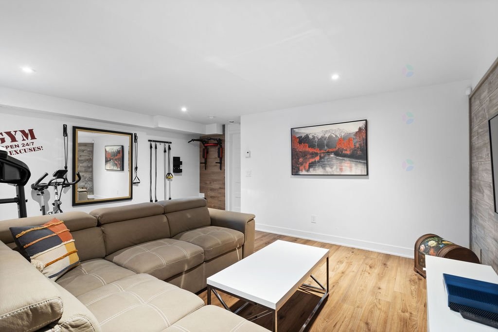 









1966


Rue Philippe-Dolbec

,
Laval (Sainte-Rose),




QC
H7L0J6

