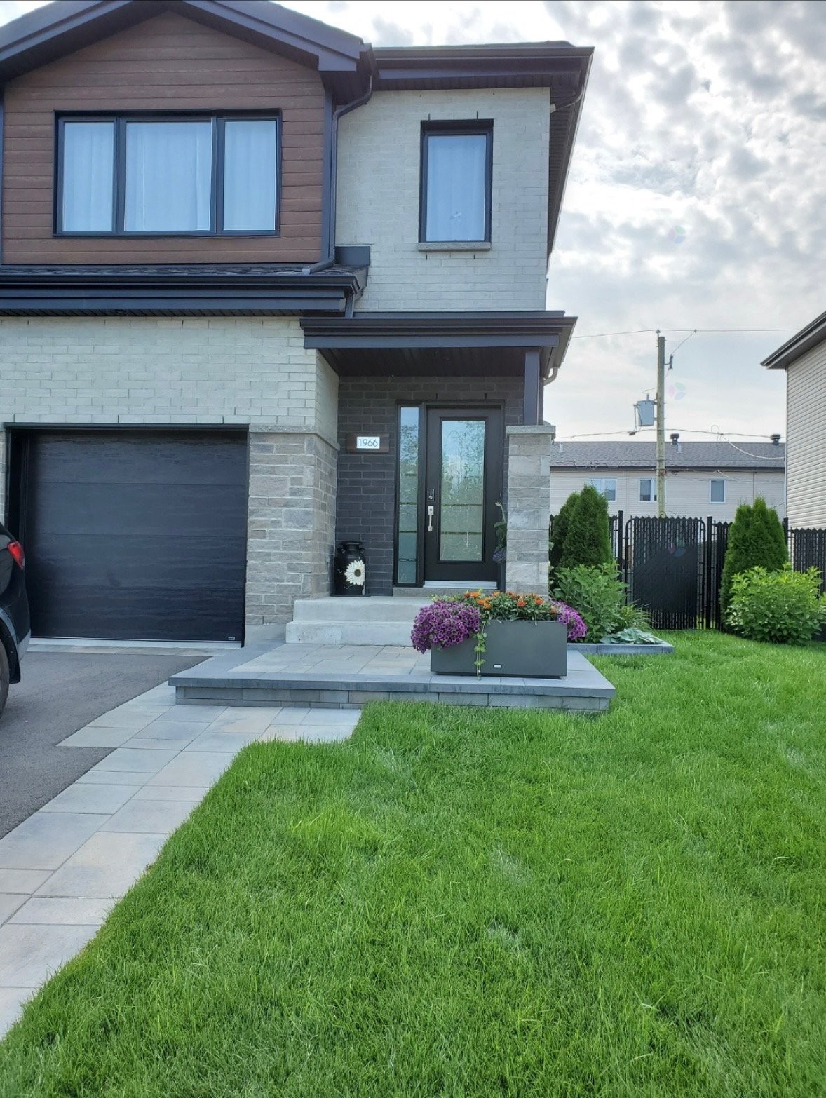 









1966


Rue Philippe-Dolbec

,
Laval (Sainte-Rose),




QC
H7L0J6

