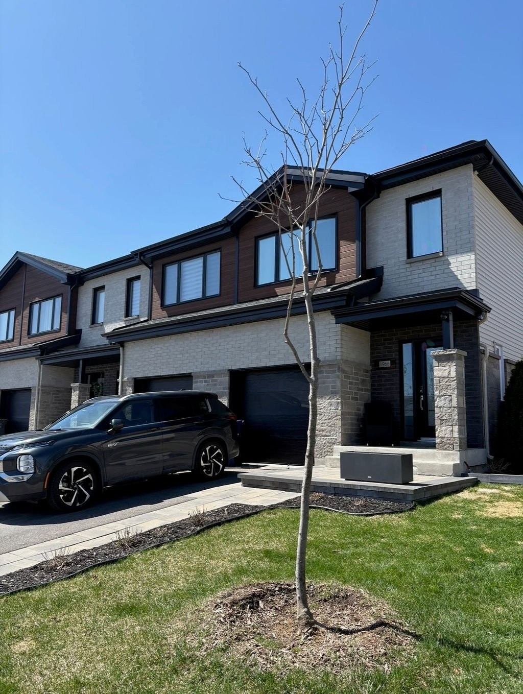 









1966


Rue Philippe-Dolbec

,
Laval (Sainte-Rose),




QC
H7L0J6

