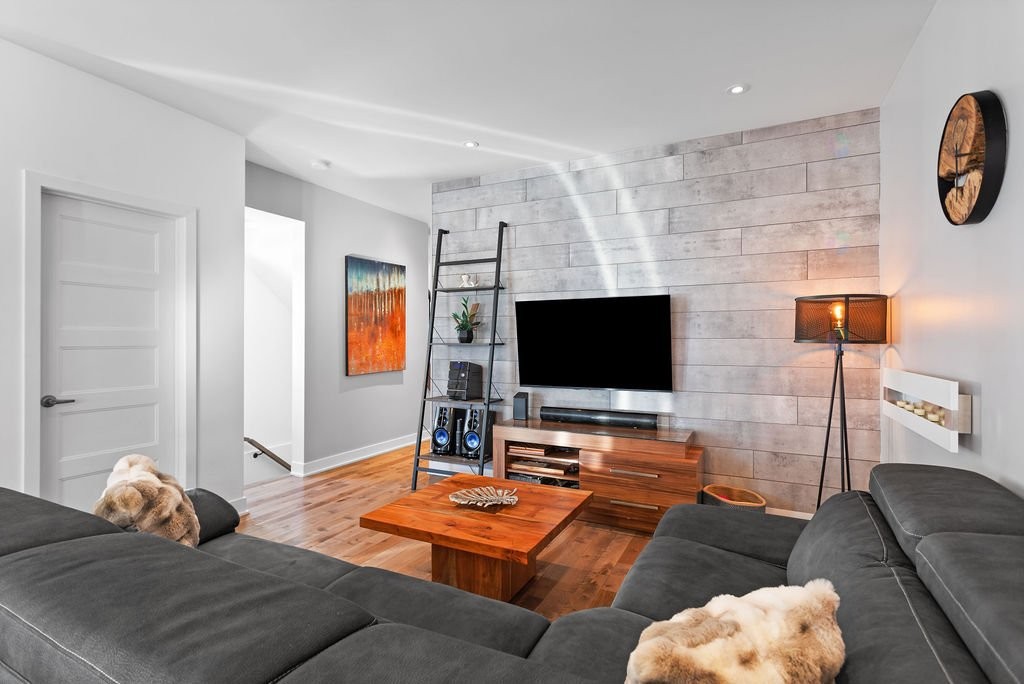 









1966


Rue Philippe-Dolbec

,
Laval (Sainte-Rose),




QC
H7L0J6

