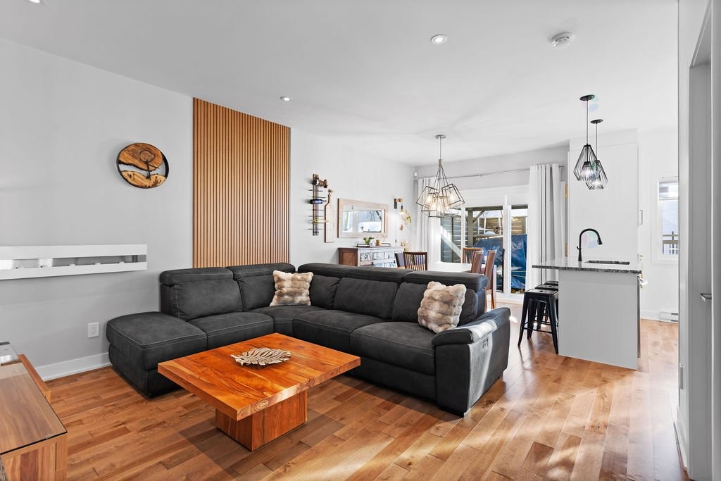 









1966


Rue Philippe-Dolbec

,
Laval (Sainte-Rose),




QC
H7L0J6

